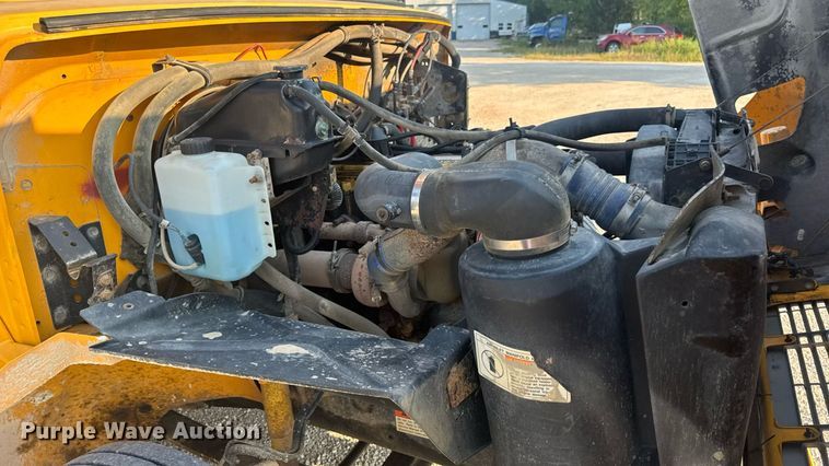 image for item DW3445 2004 Thomas Built school bus