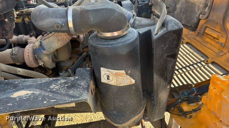 image for item DW3445 2004 Thomas Built school bus