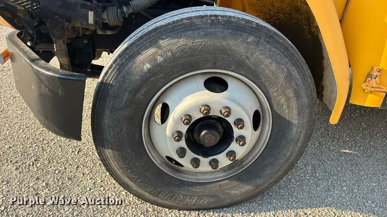 image for item DW3445 2004 Thomas Built school bus