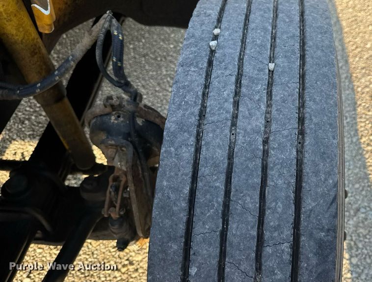 image for item DW3445 2004 Thomas Built school bus