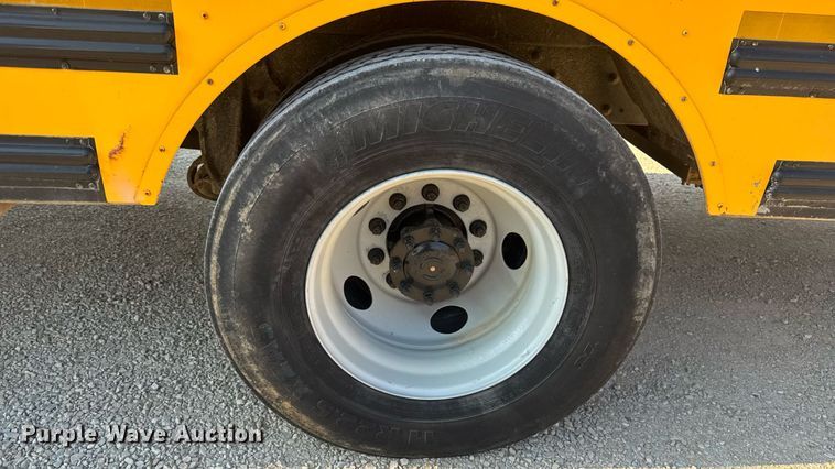 image for item DW3445 2004 Thomas Built school bus