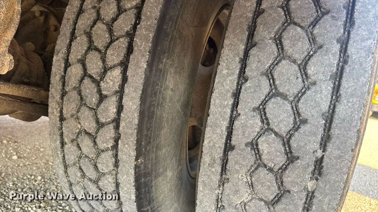 image for item DW3445 2004 Thomas Built school bus