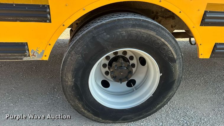 image for item DW3445 2004 Thomas Built school bus