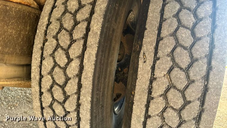 image for item DW3445 2004 Thomas Built school bus