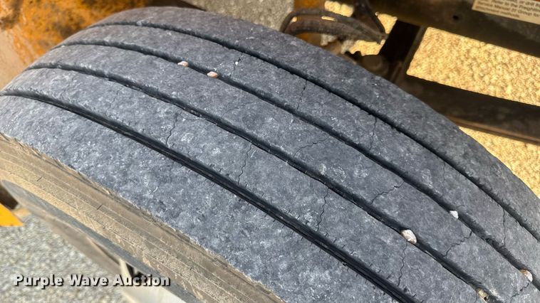 image for item DW3445 2004 Thomas Built school bus