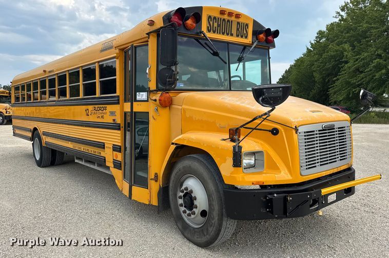 image for item DW3446 2001 Thomas Built school bus