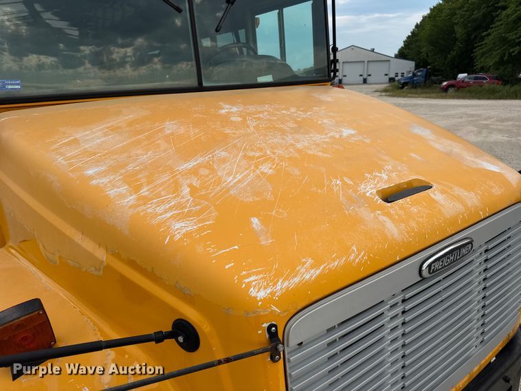 image for item DW3446 2001 Thomas Built school bus