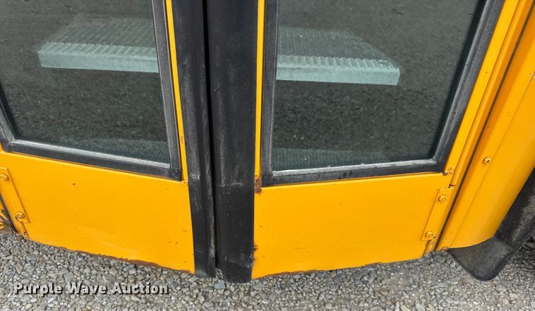 image for item DW3446 2001 Thomas Built school bus