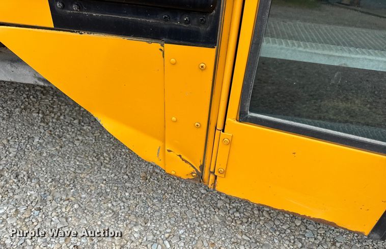 image for item DW3446 2001 Thomas Built school bus