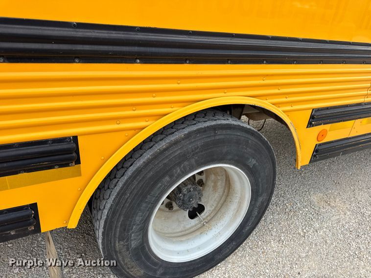 image for item DW3446 2001 Thomas Built school bus