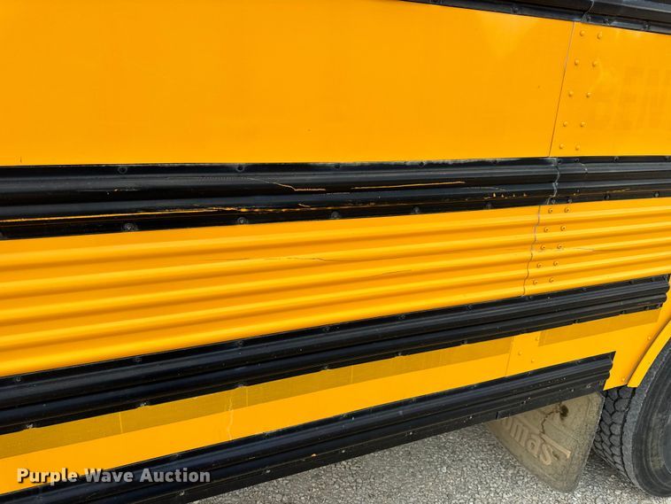 image for item DW3446 2001 Thomas Built school bus