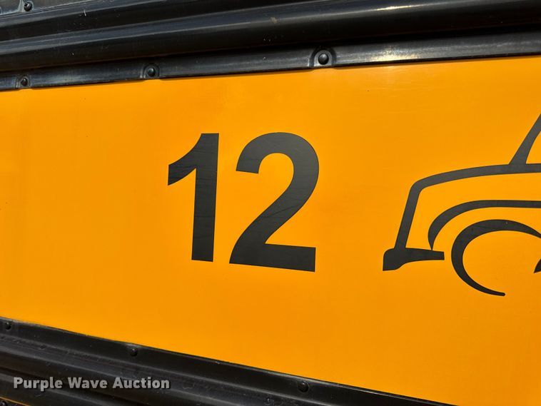 image for item DW3446 2001 Thomas Built school bus