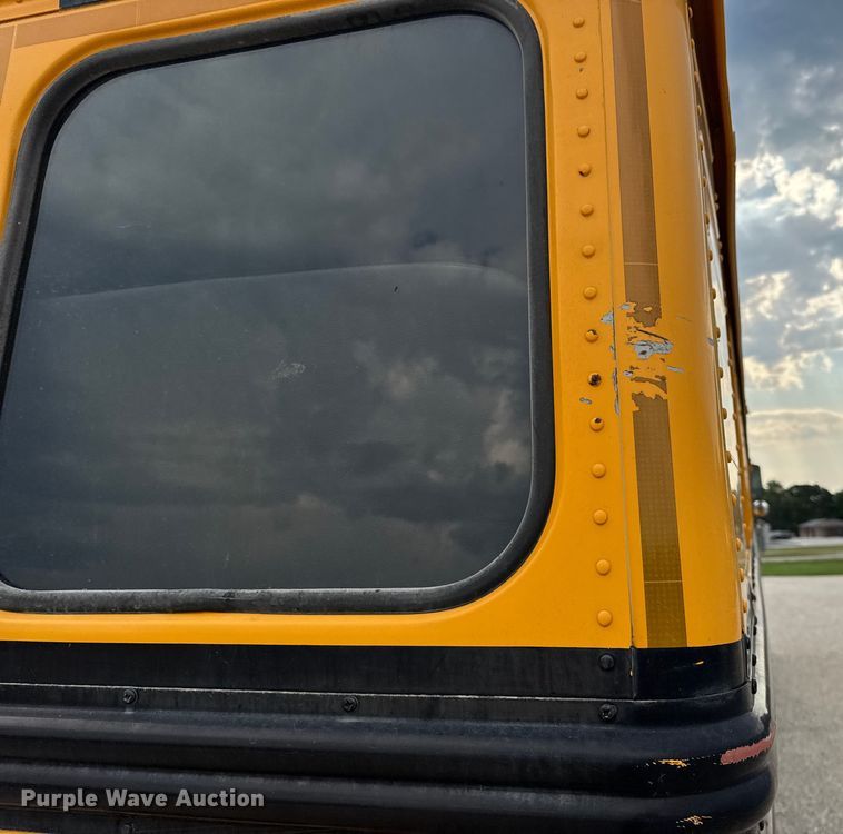 image for item DW3446 2001 Thomas Built school bus