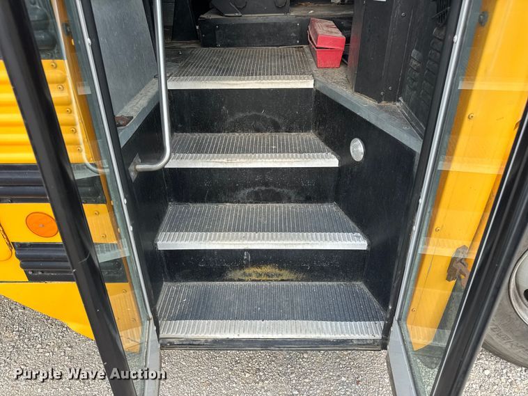 image for item DW3446 2001 Thomas Built school bus