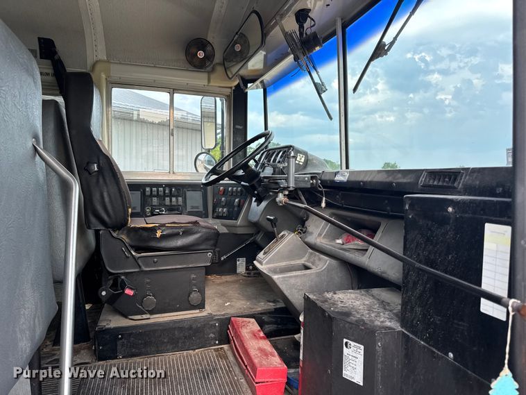 image for item DW3446 2001 Thomas Built school bus