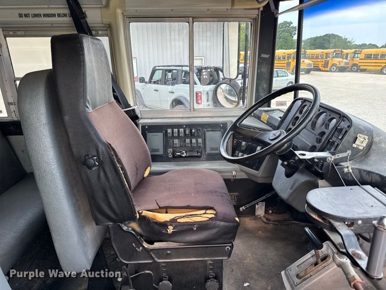 image for item DW3446 2001 Thomas Built school bus