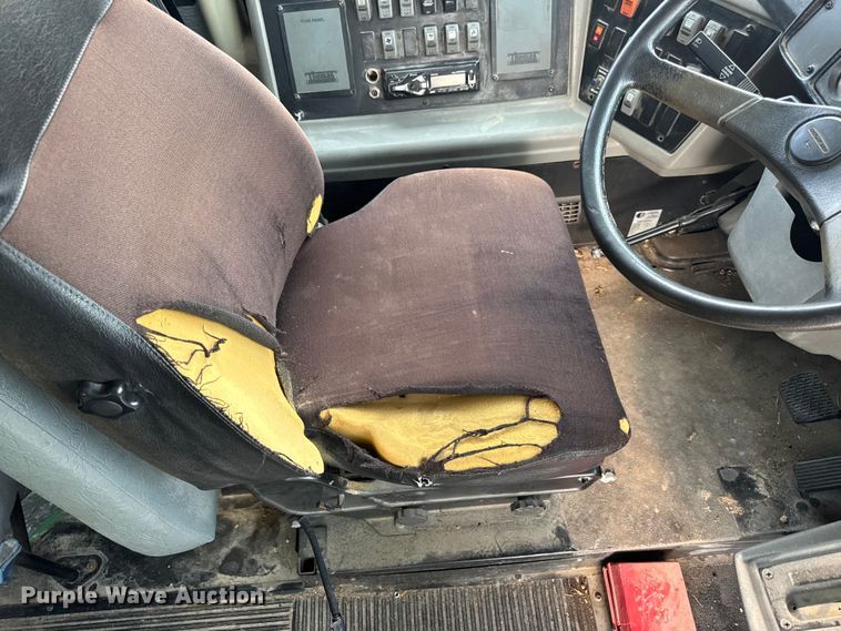 image for item DW3446 2001 Thomas Built school bus