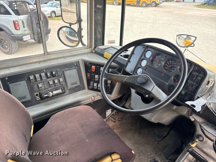 image for item DW3446 2001 Thomas Built school bus