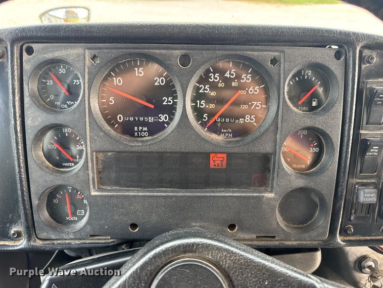 image for item DW3446 2001 Thomas Built school bus