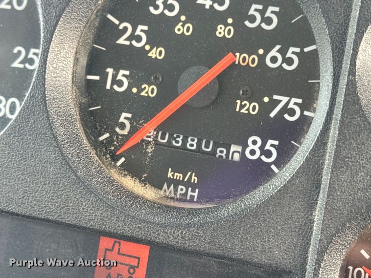 image for item DW3446 2001 Thomas Built school bus