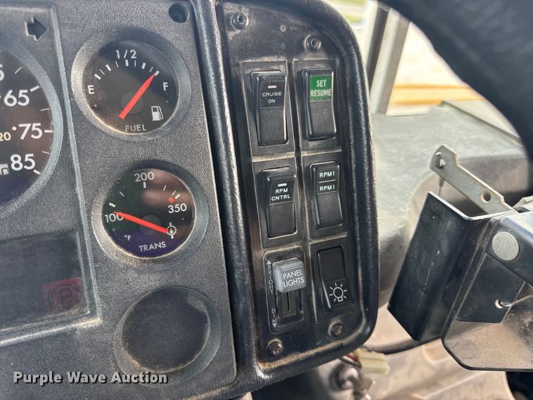 image for item DW3446 2001 Thomas Built school bus