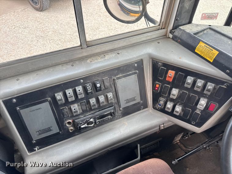 image for item DW3446 2001 Thomas Built school bus