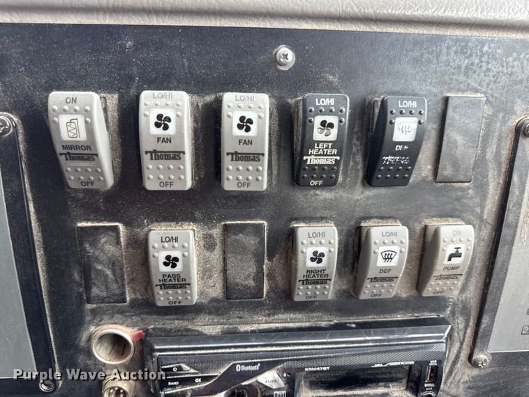 image for item DW3446 2001 Thomas Built school bus