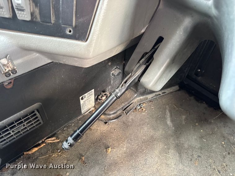 image for item DW3446 2001 Thomas Built school bus