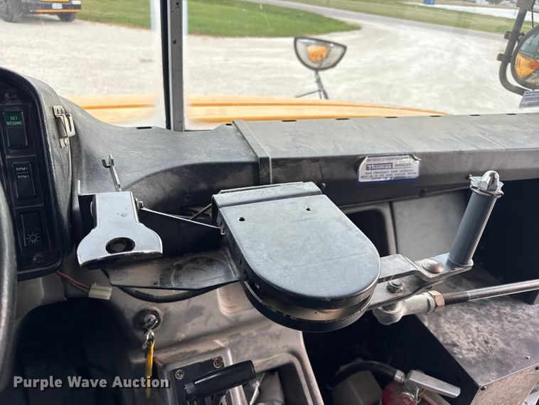 image for item DW3446 2001 Thomas Built school bus