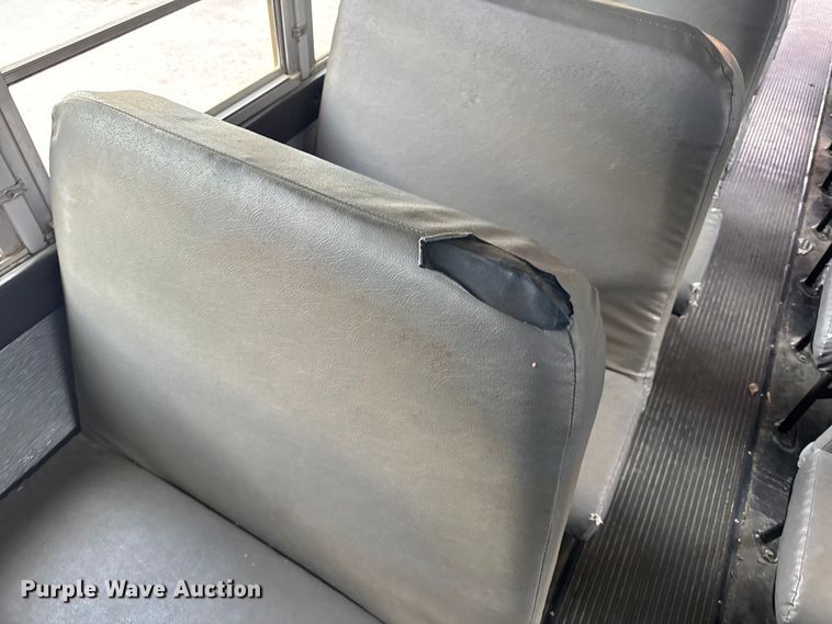 image for item DW3446 2001 Thomas Built school bus