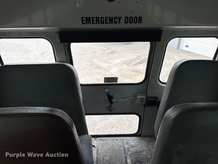 image for item DW3446 2001 Thomas Built school bus