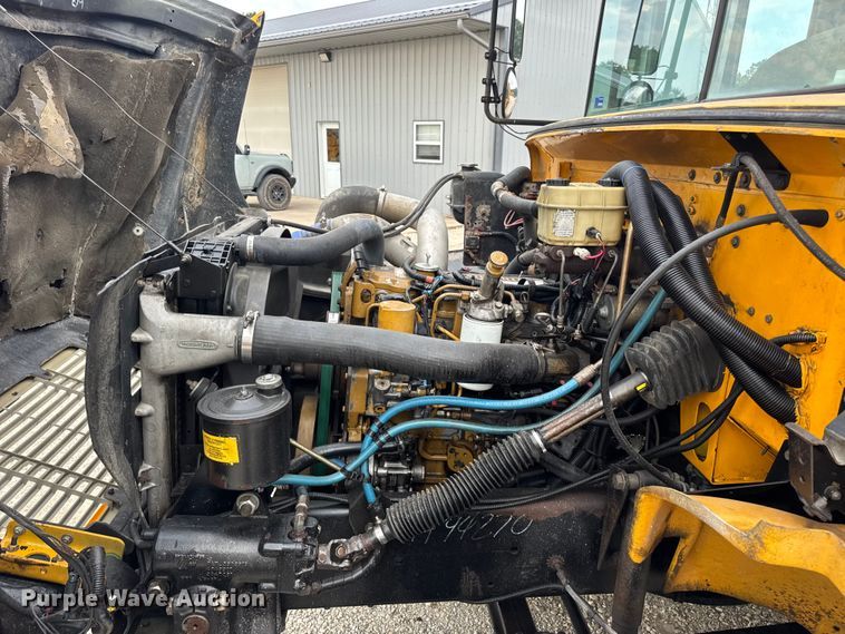 image for item DW3446 2001 Thomas Built school bus