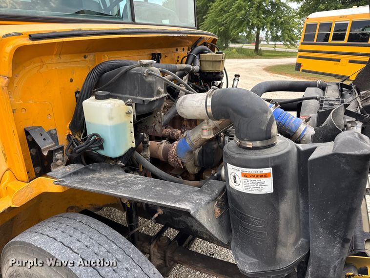 image for item DW3446 2001 Thomas Built school bus