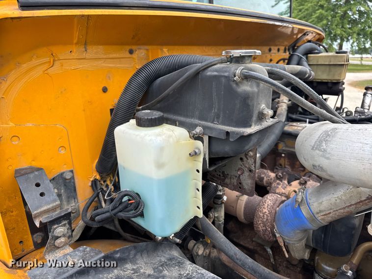 image for item DW3446 2001 Thomas Built school bus