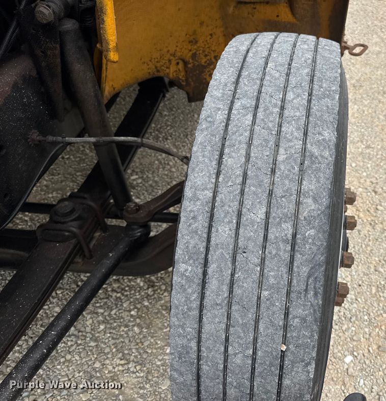 image for item DW3446 2001 Thomas Built school bus