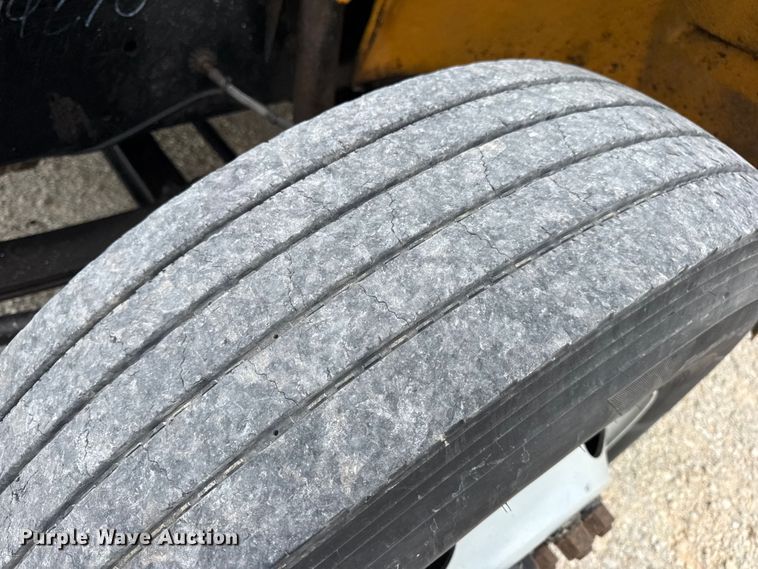 image for item DW3446 2001 Thomas Built school bus