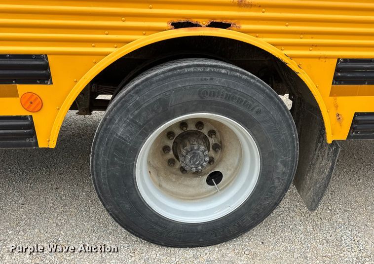 image for item DW3446 2001 Thomas Built school bus