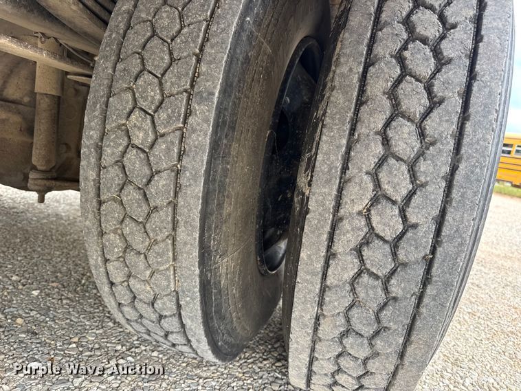 image for item DW3446 2001 Thomas Built school bus