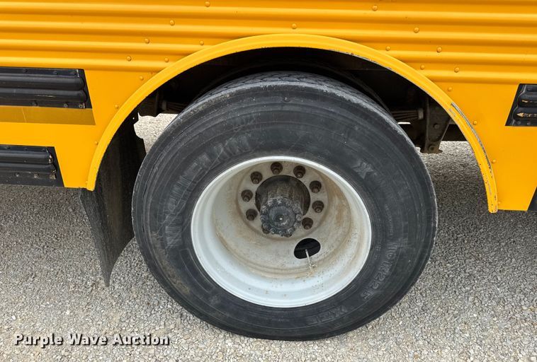 image for item DW3446 2001 Thomas Built school bus