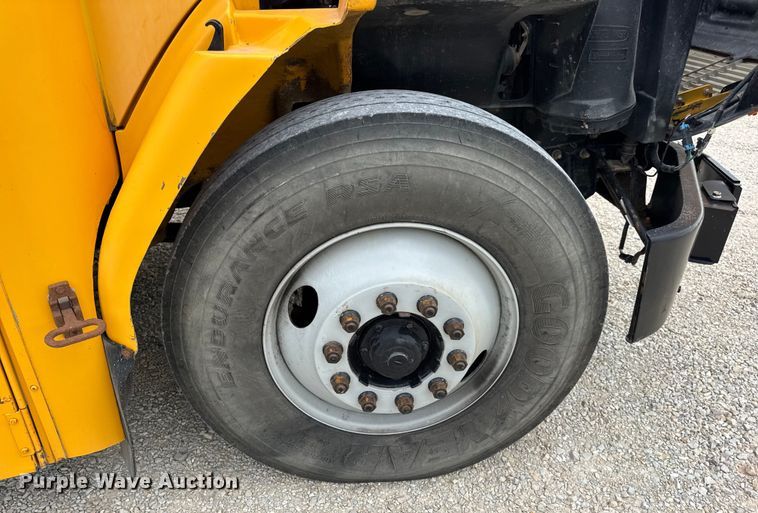 image for item DW3446 2001 Thomas Built school bus