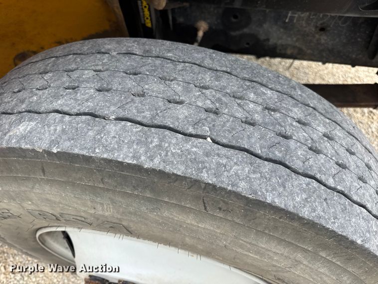 image for item DW3446 2001 Thomas Built school bus