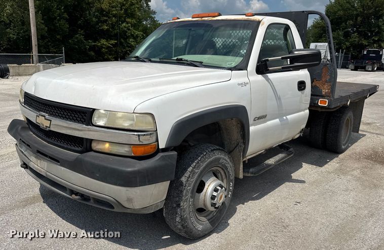 2002 Chevrolet Silverado 3500 flatbed pickup truck in