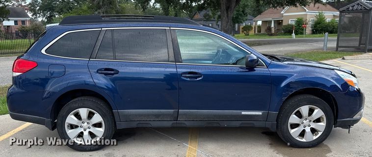 image for item DX5737 2011 Subaru Outback SUV
