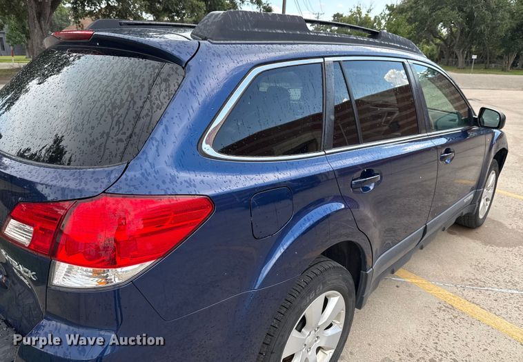 image for item DX5737 2011 Subaru Outback SUV