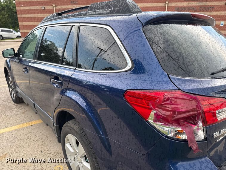 image for item DX5737 2011 Subaru Outback SUV