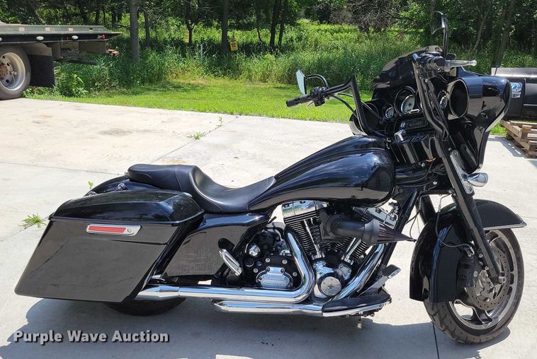 image for item DX7142 2013 Harley Davidson Street Glide motorcycle