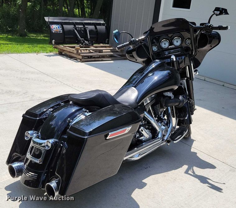 image for item DX7142 2013 Harley Davidson Street Glide motorcycle