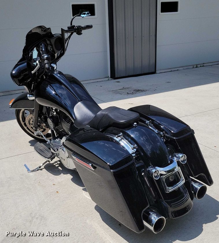 image for item DX7142 2013 Harley Davidson Street Glide motorcycle