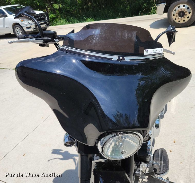 image for item DX7142 2013 Harley Davidson Street Glide motorcycle