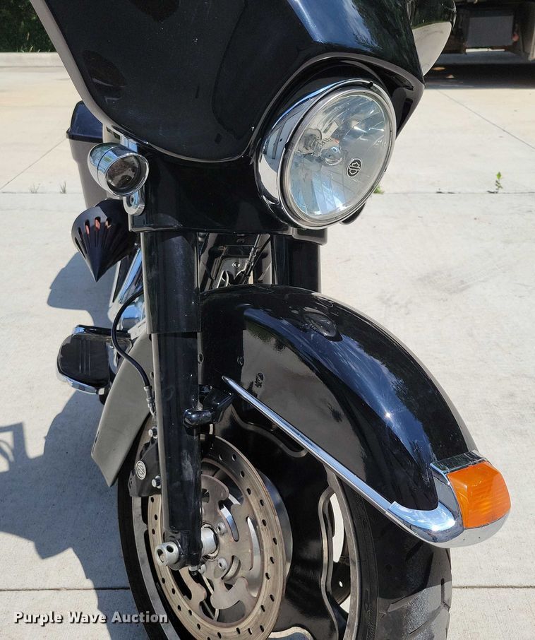 image for item DX7142 2013 Harley Davidson Street Glide motorcycle